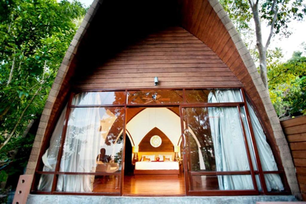 The Cove 3*